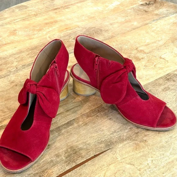 Bernardo Red Suede Bow Heels - Picture 3 of 4